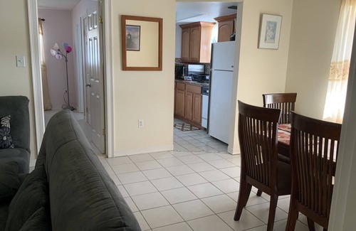 Sarasota Apartment | STEPS TO LIDO BEACH & SHORT WALK TO ST. ARMAND’S CIRCLE