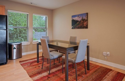 Old Bend Apartment | Steps to Mcmenamins, A/C, Modern and Bright, Cozy Fireplace, Balcony
