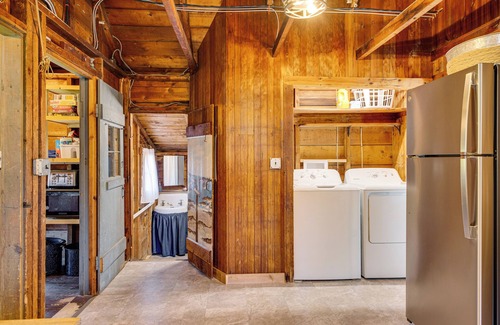 Byfield Cottage | Steps to North Hampton Beach: Cottage w/Deck!