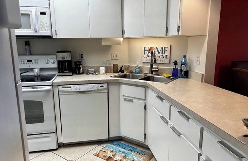 Longboat Key Condo | Steps to private beach and Gulf Coast Florida sunsets!