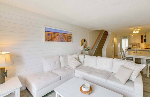 Dewey Beach Condo | Steps to Rehoboth Bay Marina! Condo w/Pool Access