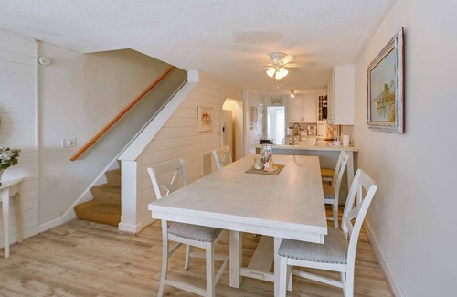 Dewey Beach Condo | Steps to Rehoboth Bay Marina! Condo w/Pool Access