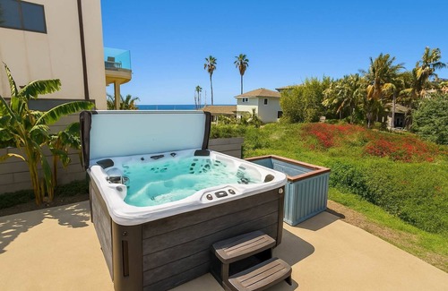 North Pacific Beach House | Steps to Sand | Bikes, Boards, Spa + Cold Plunge