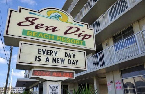 Bostwick Park Apartment | Steps to the Beach !