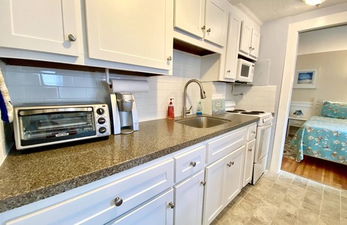 Hyannis Cottage | Steps to the Ocean! Perfect Location!