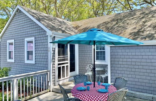 Hyannis Cottage | Steps to the Ocean! Perfect Location!