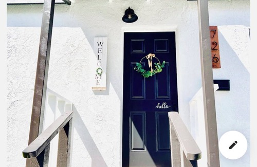 Mission Beach Cottage | Steps to the Sand-Upscale Beach Cottage