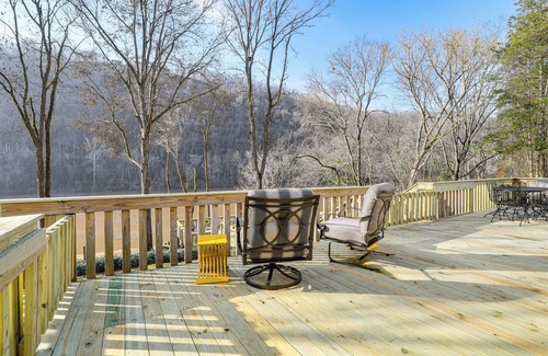 Mountain View House | Steps to White River: Mountain View Home w/Deck!