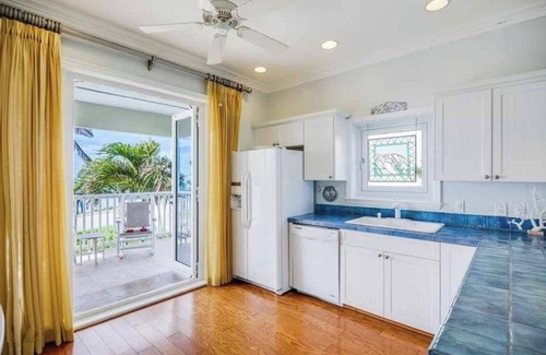 Ambersand Beach House | Steps to your own private beach
