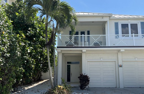 Ambersand Beach House | Steps to your own private beach