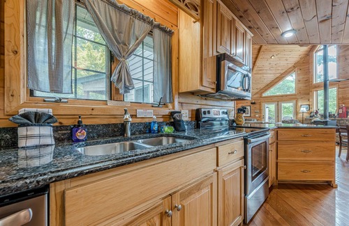 Sautee Nacoochee Cabin | Sterling Lodge - Luxury Mountain View Cabin w/Game Room, Hot Tub, and More
