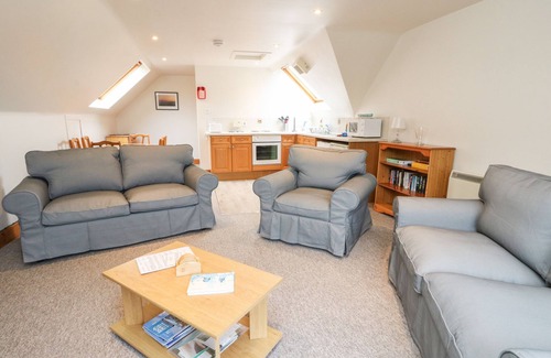 Loch Tay Cottage | STEWART, pet friendly in Kinloch Rannoch