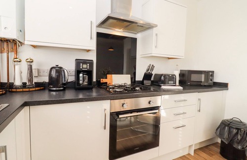 Blandford Saint Mary Cottage | STILLNESS, pet friendly, with hot tub in Blandford Forum