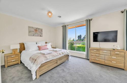 Llanarth House | Stinson House - 9 Mins to Racetrack, Serene Escape