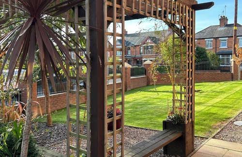 Belfast Apartment | Stockmans Stay, Belfast. Beautiful 2 bedroom garden apartment