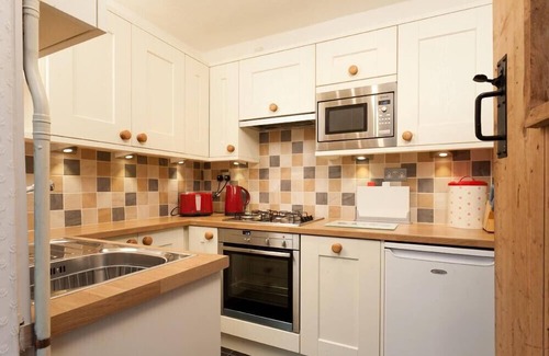 Staveley Cottage | STONE COTTAGE AT STAVELEY, pet friendly, with open fire in Windermere