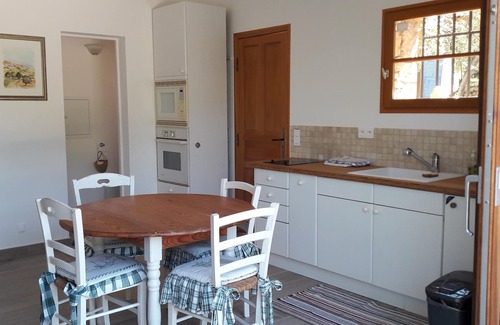 Lorgues House | Stone cottage in wooded property with swimming pool