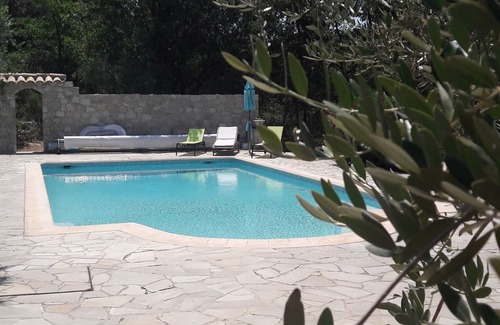 Lorgues House | Stone cottage in wooded property with swimming pool