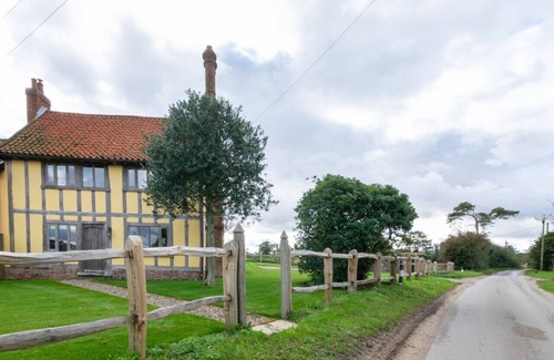 Hinton House | Stone Cottage - Three Bedroom House, Sleeps 6