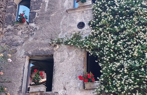Sala Comacina House | Stone house of 1100 on three levels a few steps from the lake with free boat