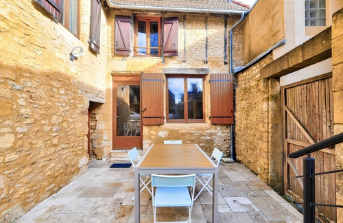 Montignac Ski Chalet | Stone house with swimming pool and terrace for 6
