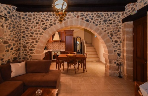 Astratigos Villa | Stone villa shared pool & seaview, 1bedrooms, wifi, bbq