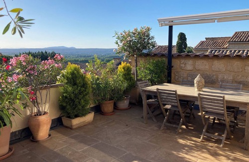 Saint-Siffret House | Stone village house with stunning views of old St. Siffret, near Uzes
