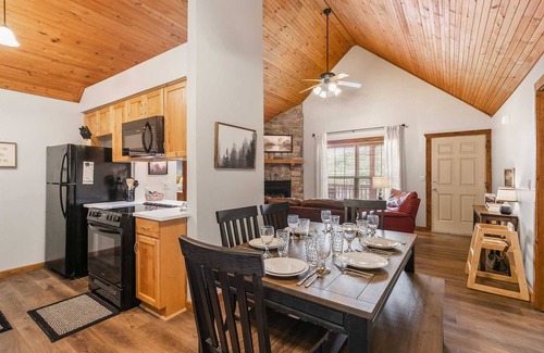 Branson West House | StoneBridge 2 BD - New Owner - Updated Decor and Great Parking! - Lodge #62
