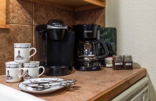 Branson West Cabin | StoneBridge 2 Bedroom Lodge - Walkway In, Peaceful Setting, Private Parking - Lodge #25