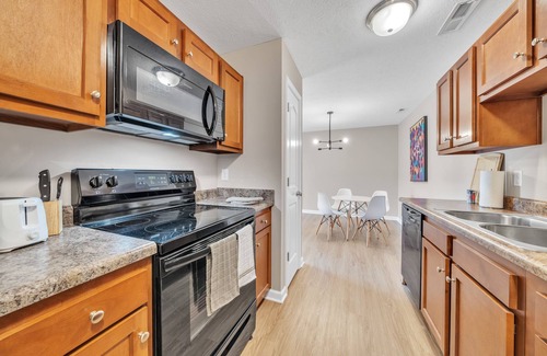 New Albany Apartment | Stonecrest 701, 2Bd Apt I Free Parking I Pool
