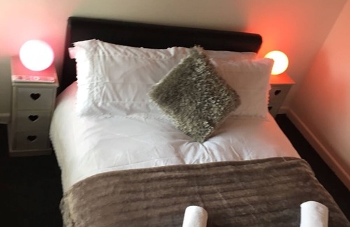 South Hayling House | Stonehenge 10 Mins Asway