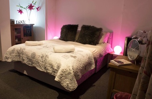 South Hayling House | Stonehenge 10 Mins Asway