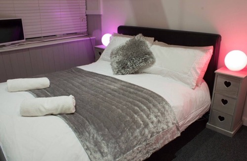 South Hayling House | Stonehenge 10 Mins Asway