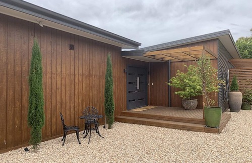 Glenlyon Apartment | Stonelea in Glenlyon | Romantic escape just minutes from Daylesford