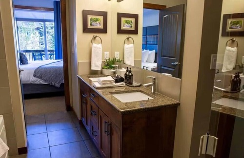 Calgary House | Stoneridge Resort - Mountain View - Pool & Hot Tub