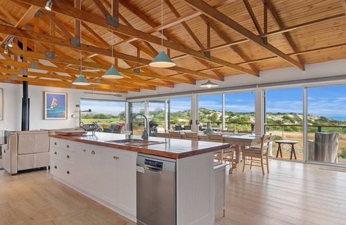 Carrickalinga House | Stones Throw - 26 River View Drive
