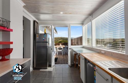 Hayborough House | Stones Throw to Beach & Chiton Surf Club