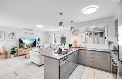 Rangeville Apartment | Stones throw to Grammar, Queens Park & CDB!