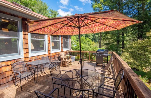 Fleetwood Cabin | Stonewood - Rustic Log Cabin - Between Boone & West Jefferson - New River Access