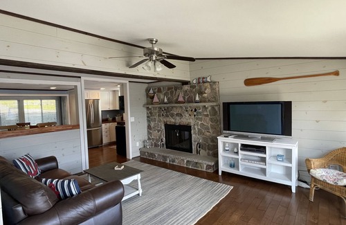 Conesus Cottage | Stoney Beach Cottage on Conesus Lake - Sleeps 12