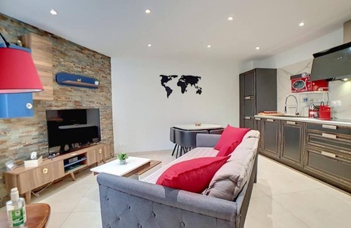 Saint-Fons Apartment | Stop Chez M Select Street! Quality Comfort Simplicity!