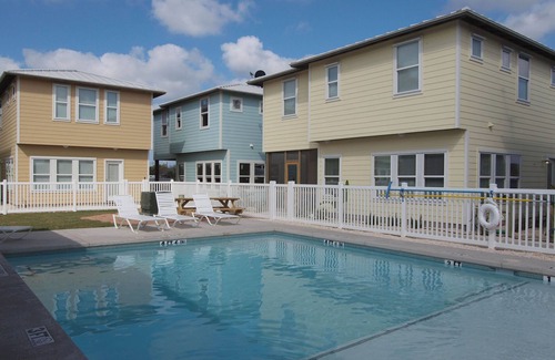 Old Town House | ⛱Stop Scrolling! Our beautiful❤ Coastal home will make everyone happy! Pool🏝
