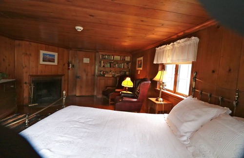 Mountainville Cabin | Storm King Lodge is a country retreat ready for you.