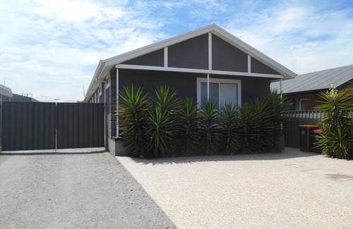 Port Vincent House | Stormbird Retreat -Walking distance to beach, Shops & Pub - Off Peak Special!