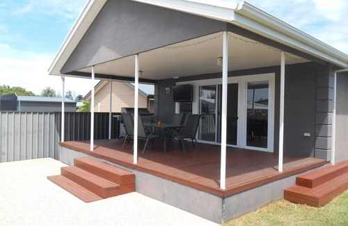 Port Vincent House | Stormbird Retreat -Walking distance to beach, Shops & Pub - Off Peak Special!