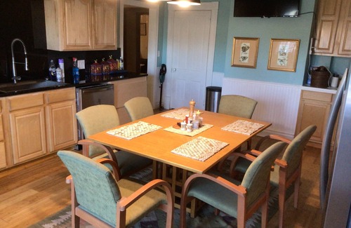 Perry House | STORMFIELD WESTnCountry charm nestled in Perry Mo, 3 miles from Mark Twain Lake
