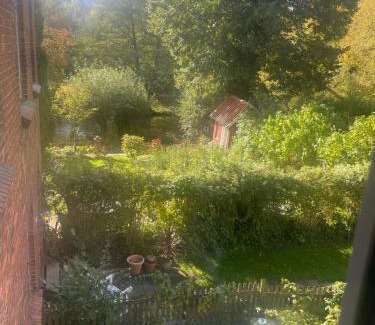 Odense House | Stort værelse udlejes i herskabslejlighed midt i Odense by