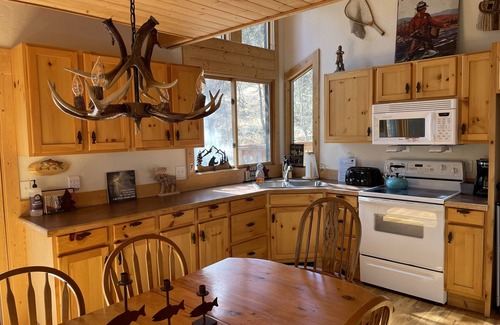 Bellvue Cabin | Storybook Cabin - Private Stream, Secluded, Incredible Canyon View