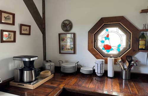 Hector House | Storybook Cottage on FLX wine trail: fire pit & starry skies