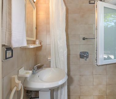 Cinquale Hotel | Storyville Simple Stay